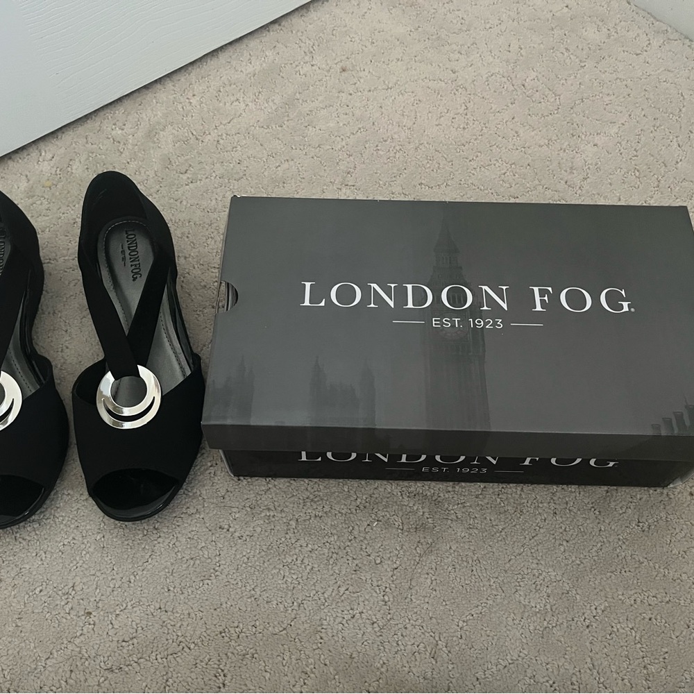 London Fog Black Heels with Sleek Design